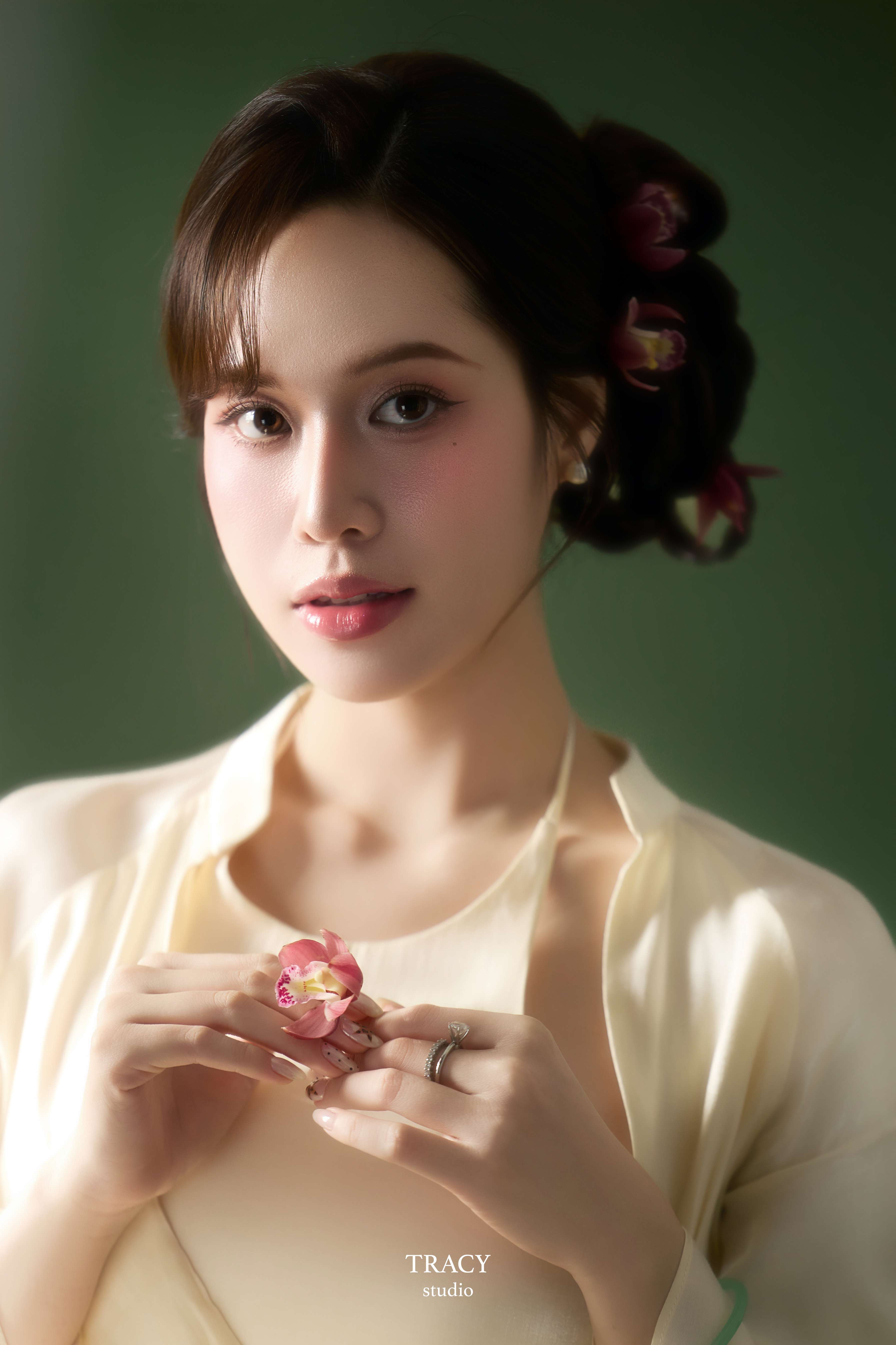 frontend/img/gallery/anh-tet-yem-ao-dai/tracy-studio-chup-ao-yem-xua (4).jpg